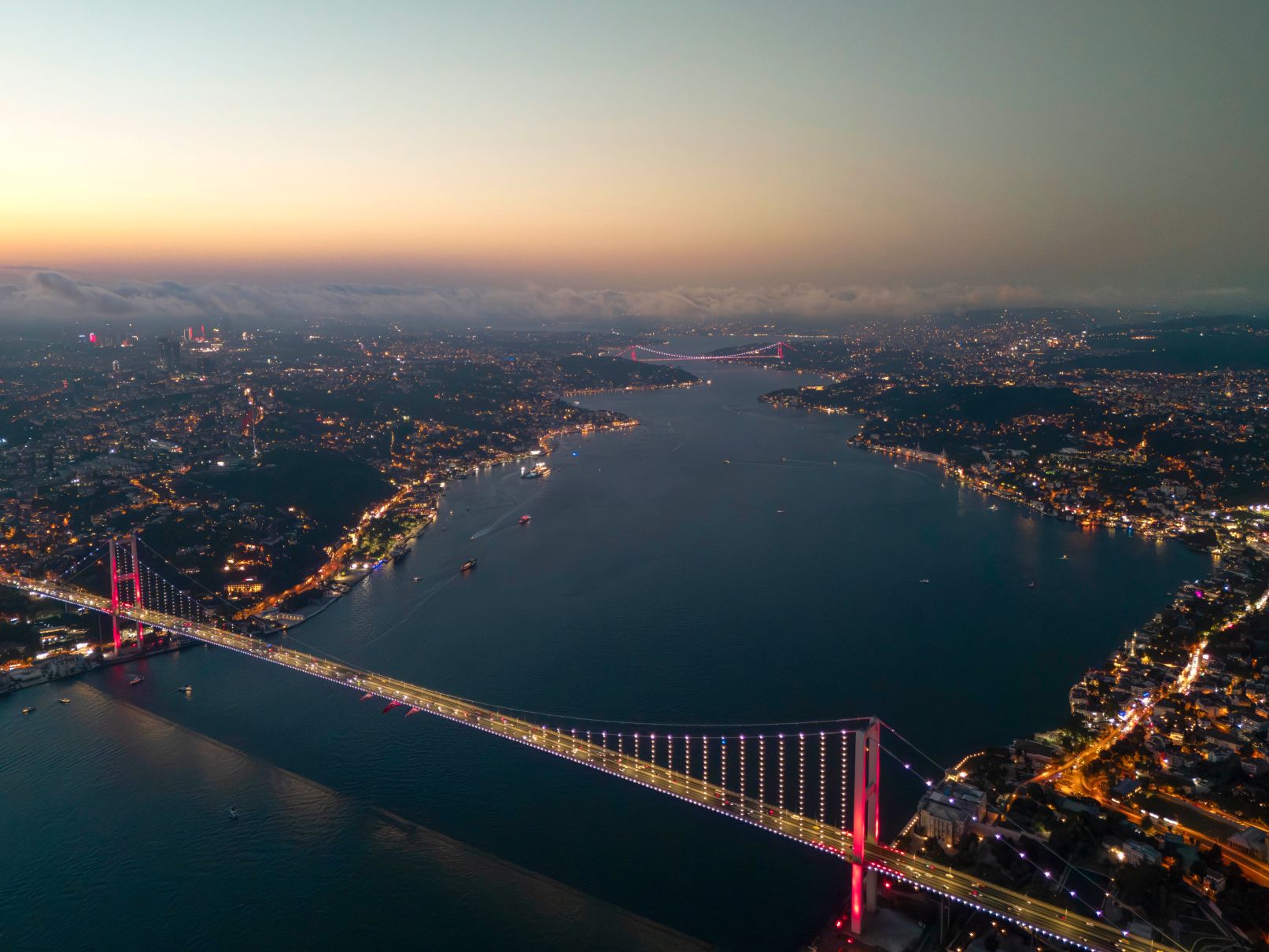 Blick über den Bosporus in Istanbul – die Verbindung zwischen Europa und Asien